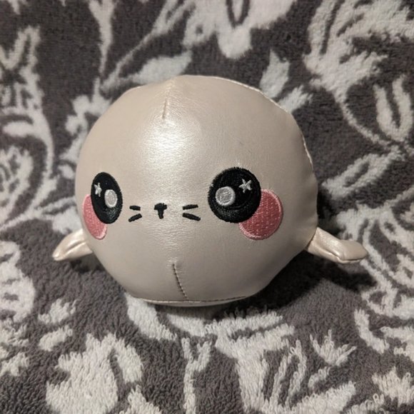 Squeezamals White Arctic Snow Seal Stress Ball Fidget Plush Toy - Main Image